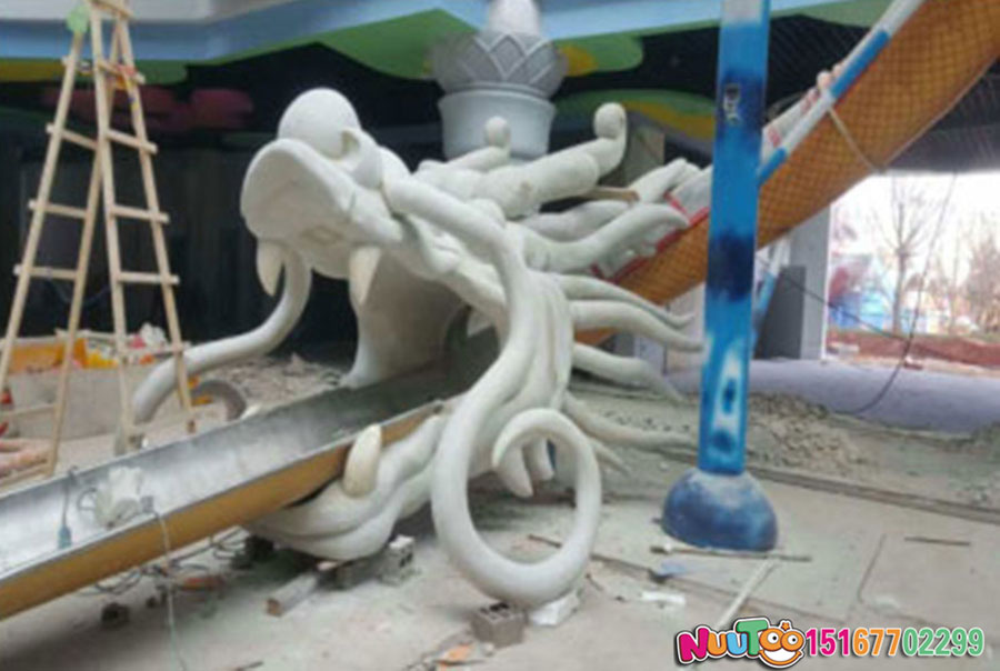 不銹鋼滑梯對比傳統(tǒng)滑梯有哪些優(yōu)勢？需要從不同方面對比